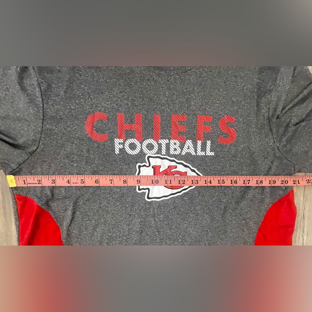 Kansas City Chiefs Gray and Red Football T-Shirt - Picture 8 of 8